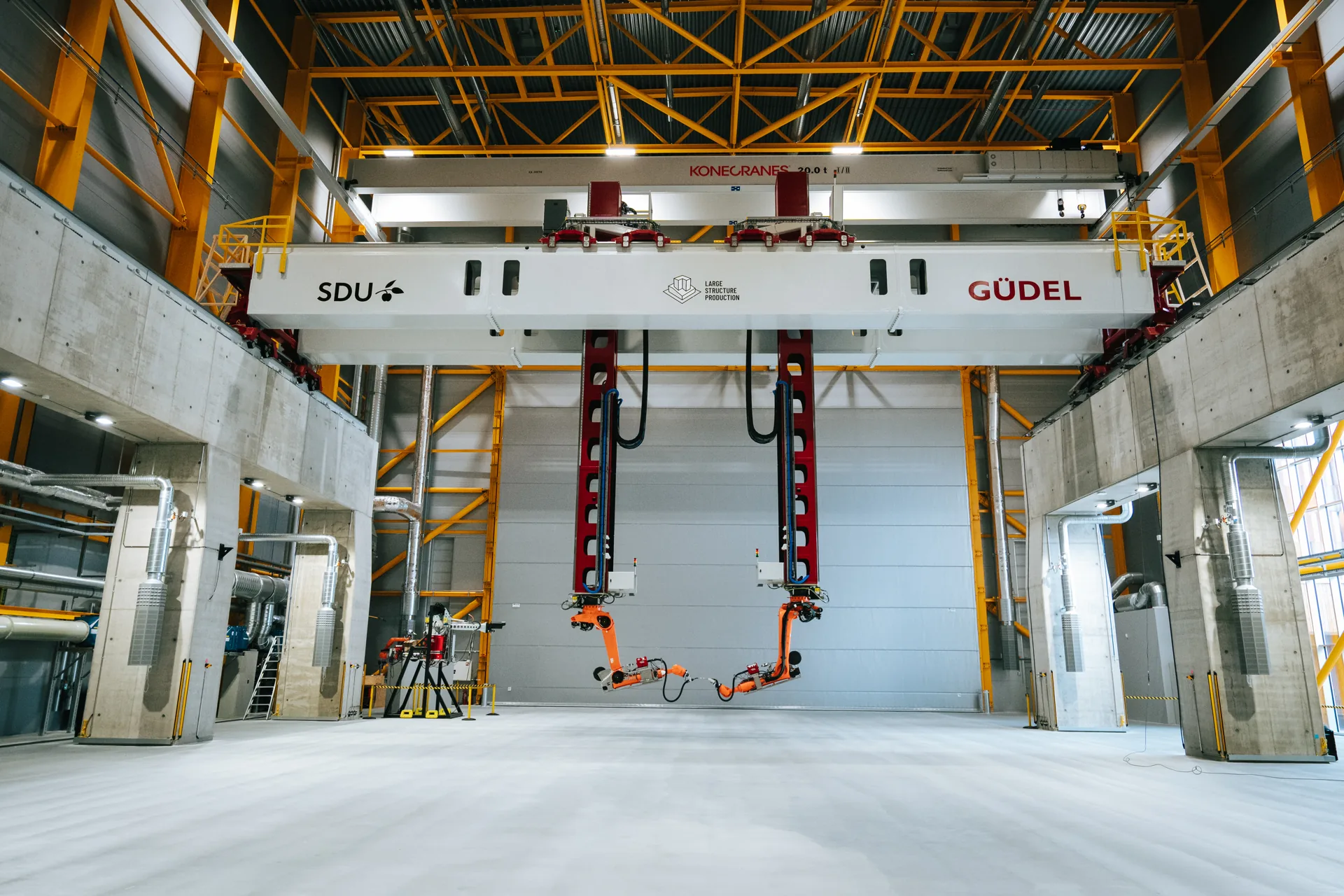 Güdels robotar och automationsutrustning i industrimiljö